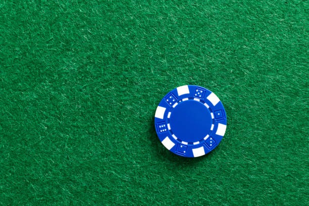 Live-dealer blackjack table on moskihoki with multi-camera feed and real croupier